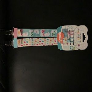 Pacifier clips